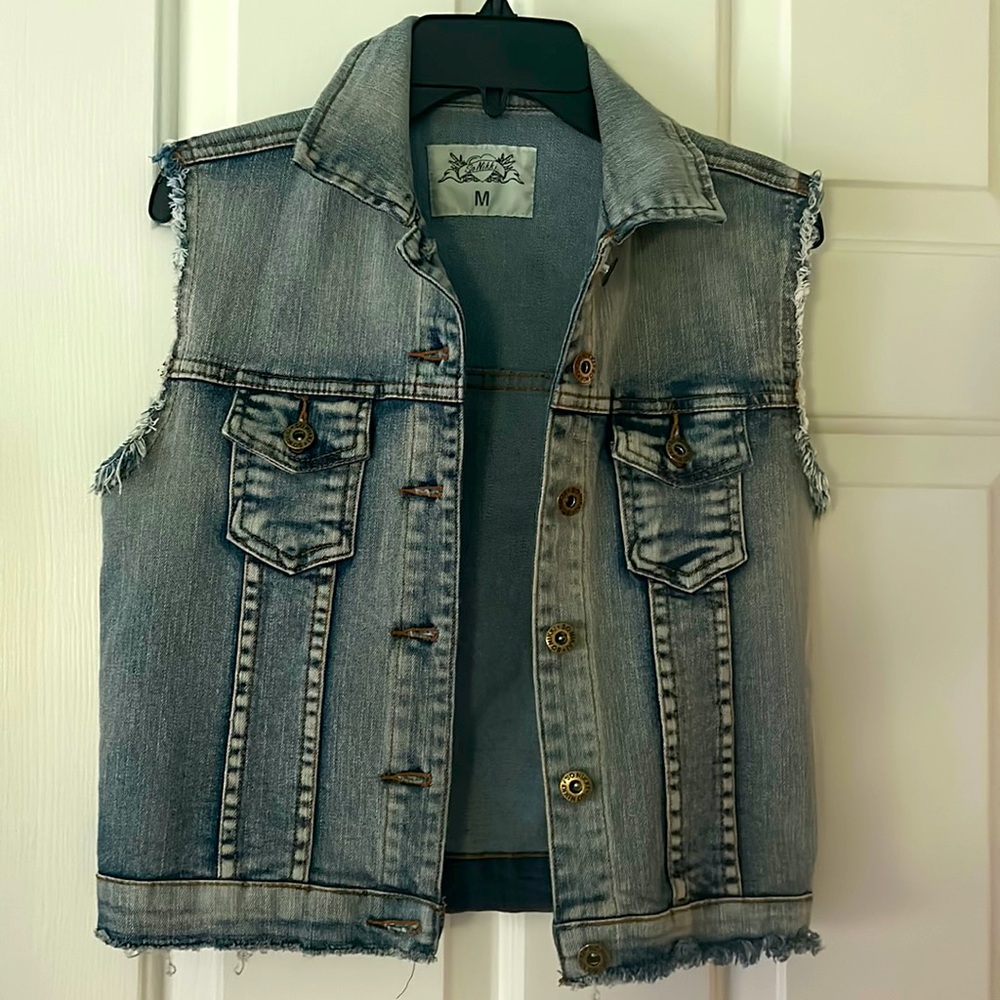 Sleeveless jean jacket